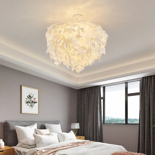 Plastic leaf chandelier for a romantic and decorative atmosphere - vue 4 sur 8