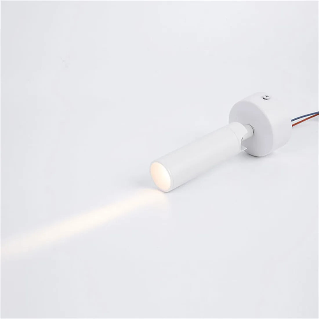 Industrial narrow beam ceiling spotlights for museum and gallery