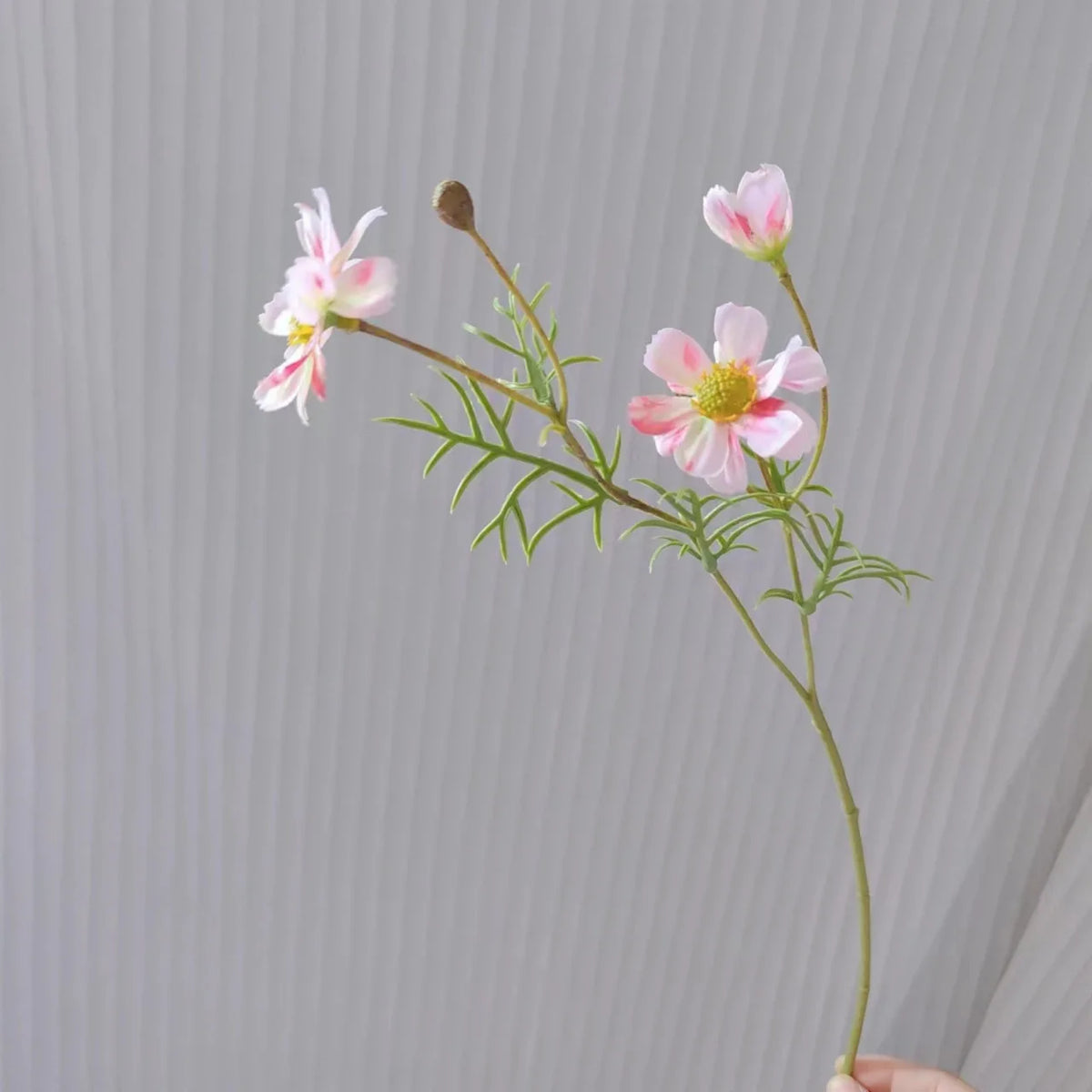 Realistic artificial daisy flowers for decoration and DIY