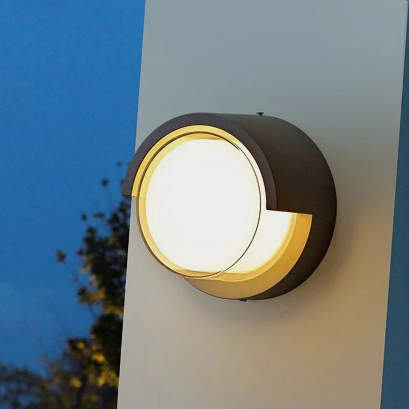 Round and square outdoor wall light for all spaces