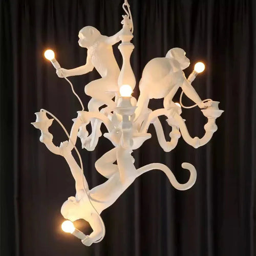 Resin LED pendant ceiling light with climbing monkey, creative animal nordic design - vue 4 sur 7