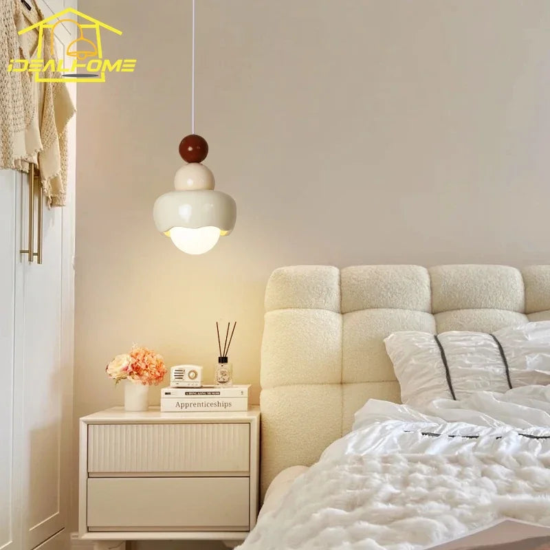 Modern designer pendant light in resin and glass for children's interiors - vue 3 sur 9