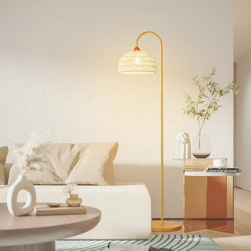 Vintage rattan floor lamp for indoor ambient lighting - vue 4 sur 7