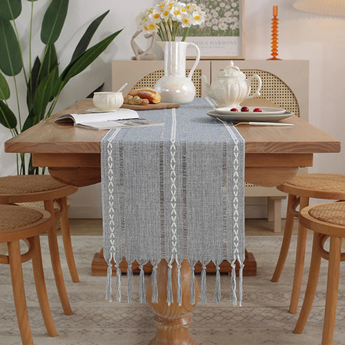 Embroidered bohemian table runner with woven tassels - vue 7 sur 7