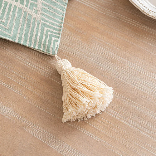 Embroidered table runner with geometric patterns, bohemian style - vue 7 sur 7