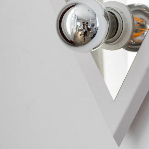 Modern triangular LED wall light for interior decoration - vue 5 sur 7