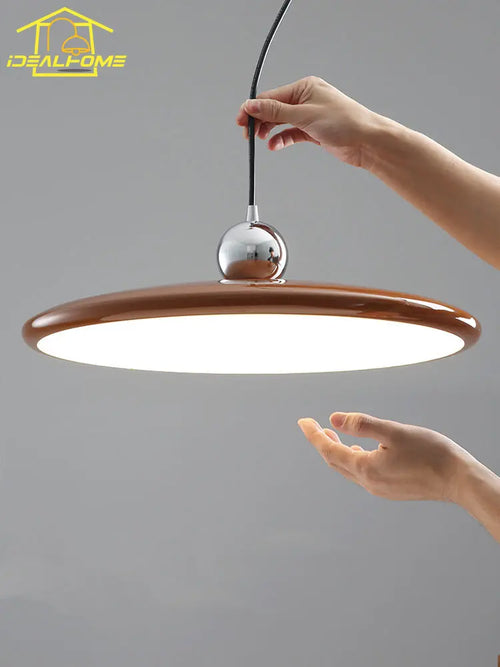 Designer flying saucer pendant light for modern decor - vue 2 sur 10