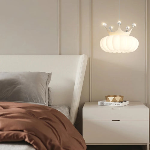 Luxury decorative pendant light with gold crown design - vue 5 sur 13