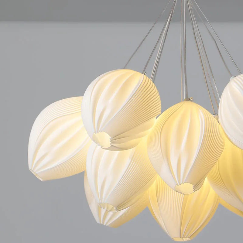 Resin chandelier with romantic metal lampshade - vue 5 sur 14