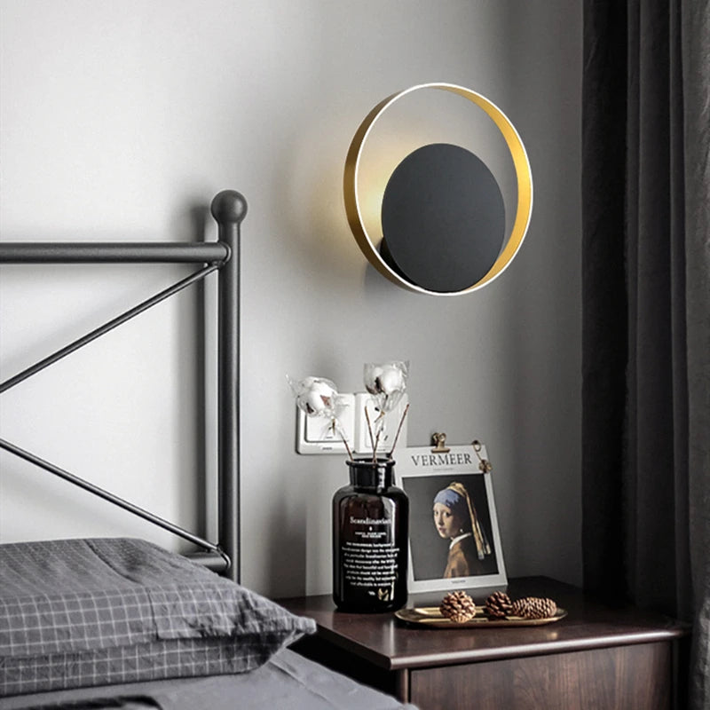 Nordic postmodern LED wall light in iron for indoor décor