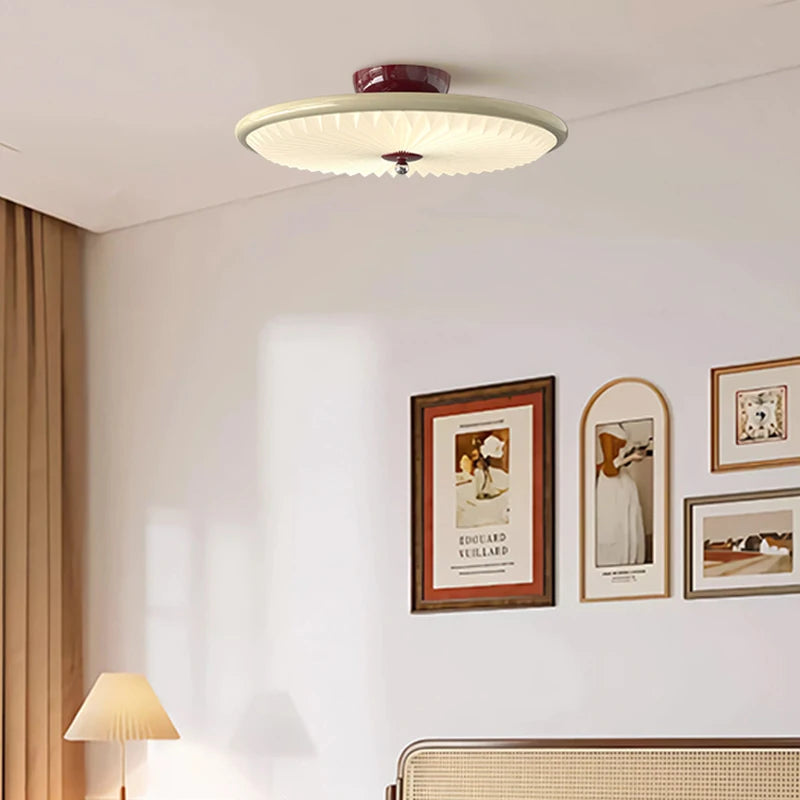 Minimalist medieval bronze ceiling light for study - vue 6 sur 10