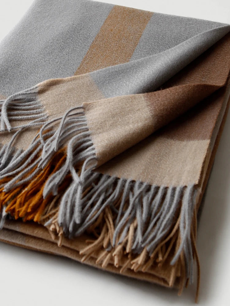 Jacquard wool throw with fringes and striped pattern for living room - vue 2 sur 7