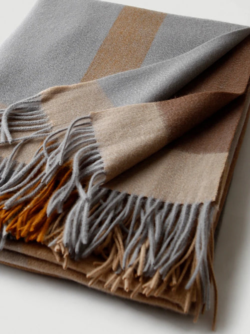 Jacquard wool check throw with fringe for living room and travel - vue 3 sur 7