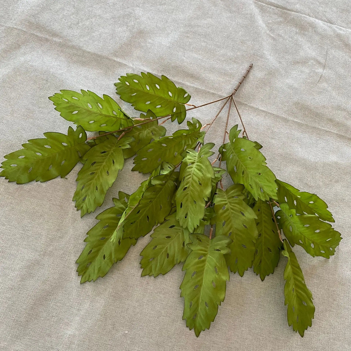 Artificial silk leaves for floral decoration