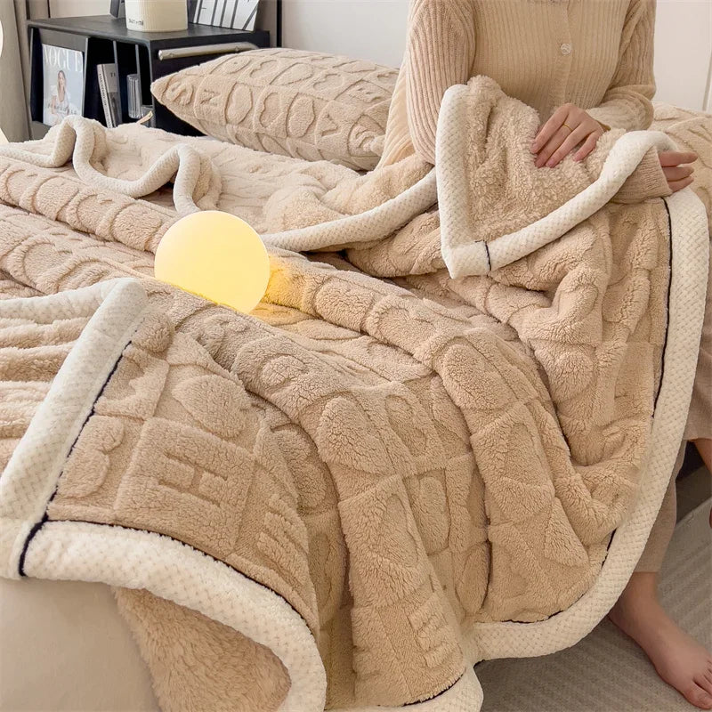 Thick winter fleece throw with heart pattern for sofa and bed - vue 3 sur 6
