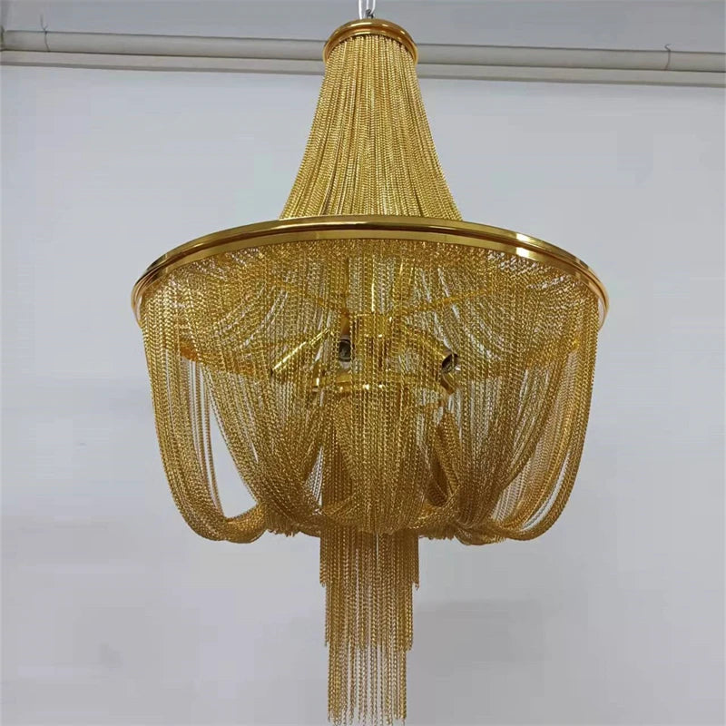 Modern gold aluminium tassel chandelier with decorative chain - vue 3 sur 12