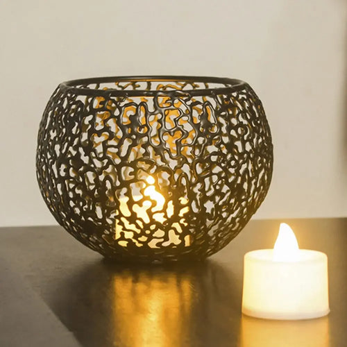 Gold metal candle holders with intricate design for elegant decor - vue 2 sur 11