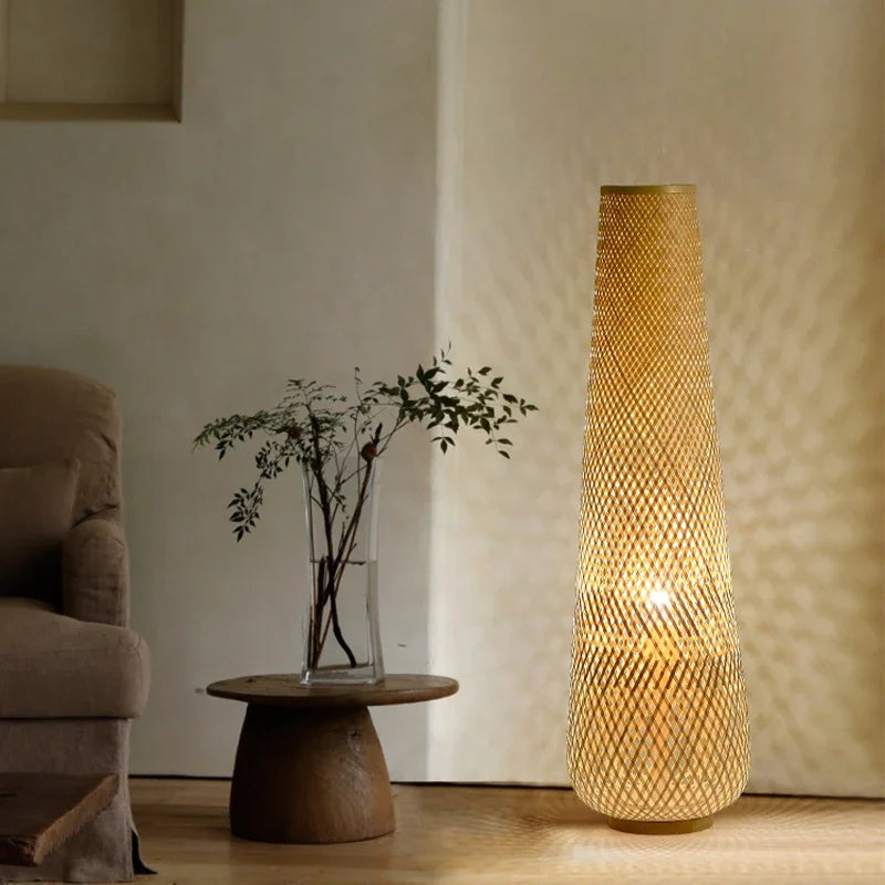 Cylindrical bamboo and wicker floor lamp with retro wooden weave - vue 6 sur 9