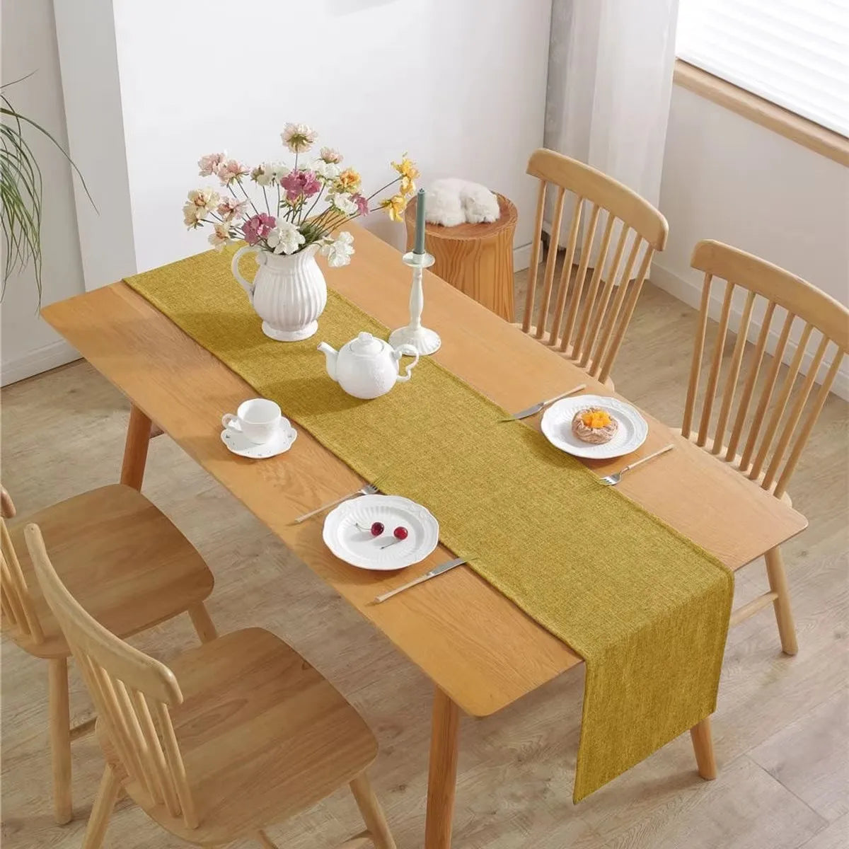 Red Christmas wrinkle-resistant polyester table runner for festive occasions