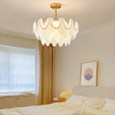 Retro feather chandelier for a romantic and luxurious ambience
