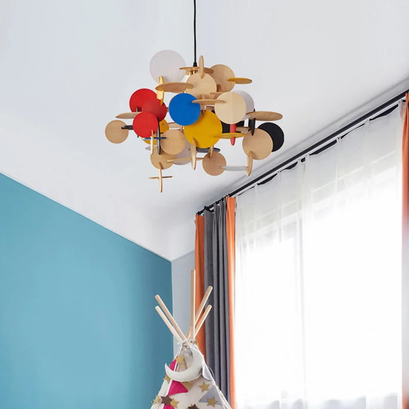 Modern Nordic wooden chandelier with colourful decorative lighting - vue 5 sur 8