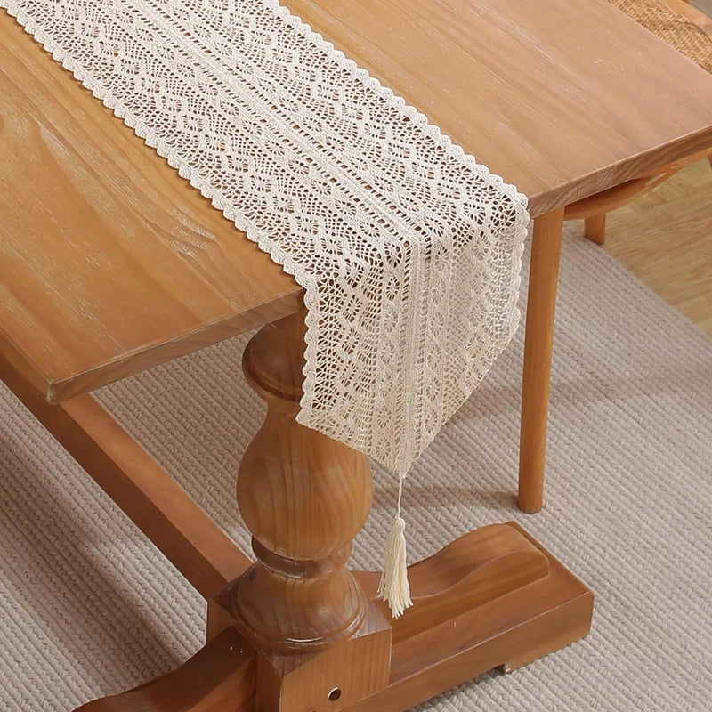 Boho crochet lace table runner with beige tassels - vue 3 sur 6