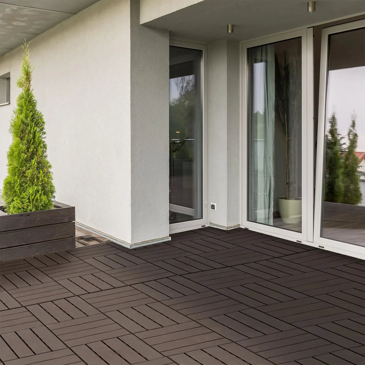 Outdoor interlocking wood-effect anti-slip deck tiles 30x30