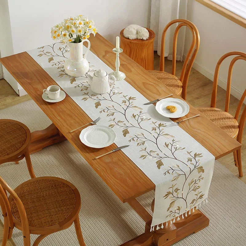 Embroidered boho plant table runner with cotton tassels - vue 3 sur 5