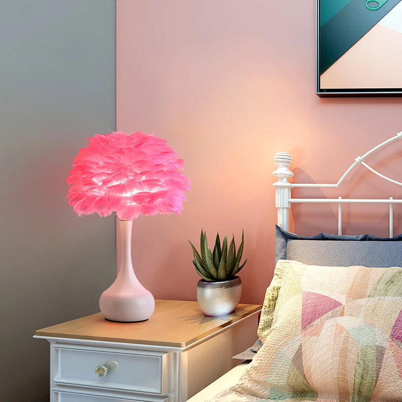 Modern feather table lamps for a soft and romantic decor