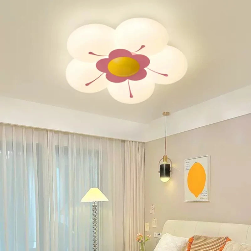 Romantic ceiling light for a little girl's warm and floral bedroom - vue 4 sur 16
