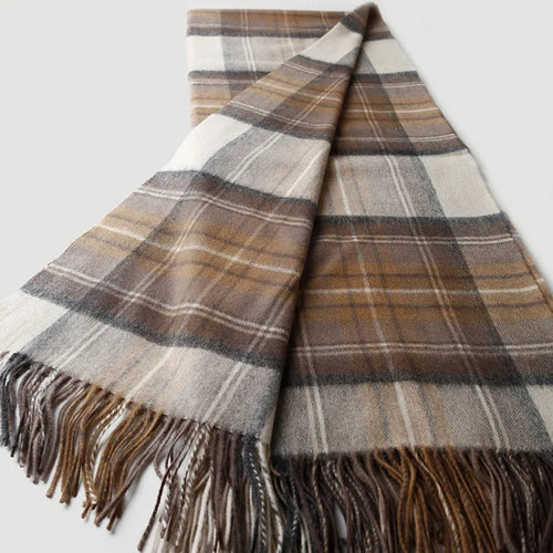 Wool cashmere plaid blanket with scottish check winter countryside style - vue 6 sur 7