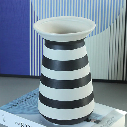 geometric striped ceramic vase for home decor - vue 7 sur 8