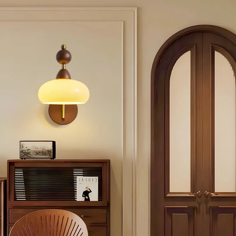 Wood and glass wall light for modern interiors - vue 4 sur 8