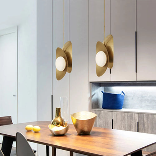 Small metal pendant light with modern glass globe - vue 5 sur 8