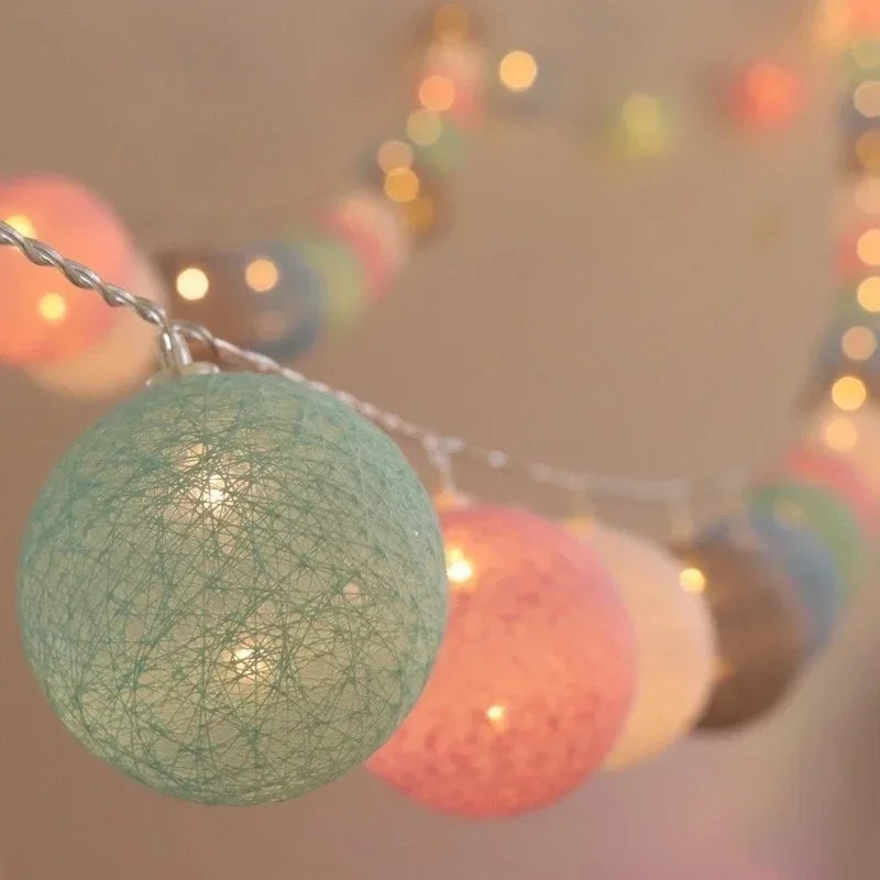 Led cotton ball string lights for festive decorations - vue 4 sur 16