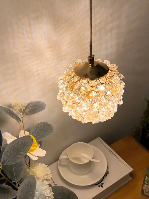 modern crystal pendant light with adjustable metal cord - vue 5 sur 12