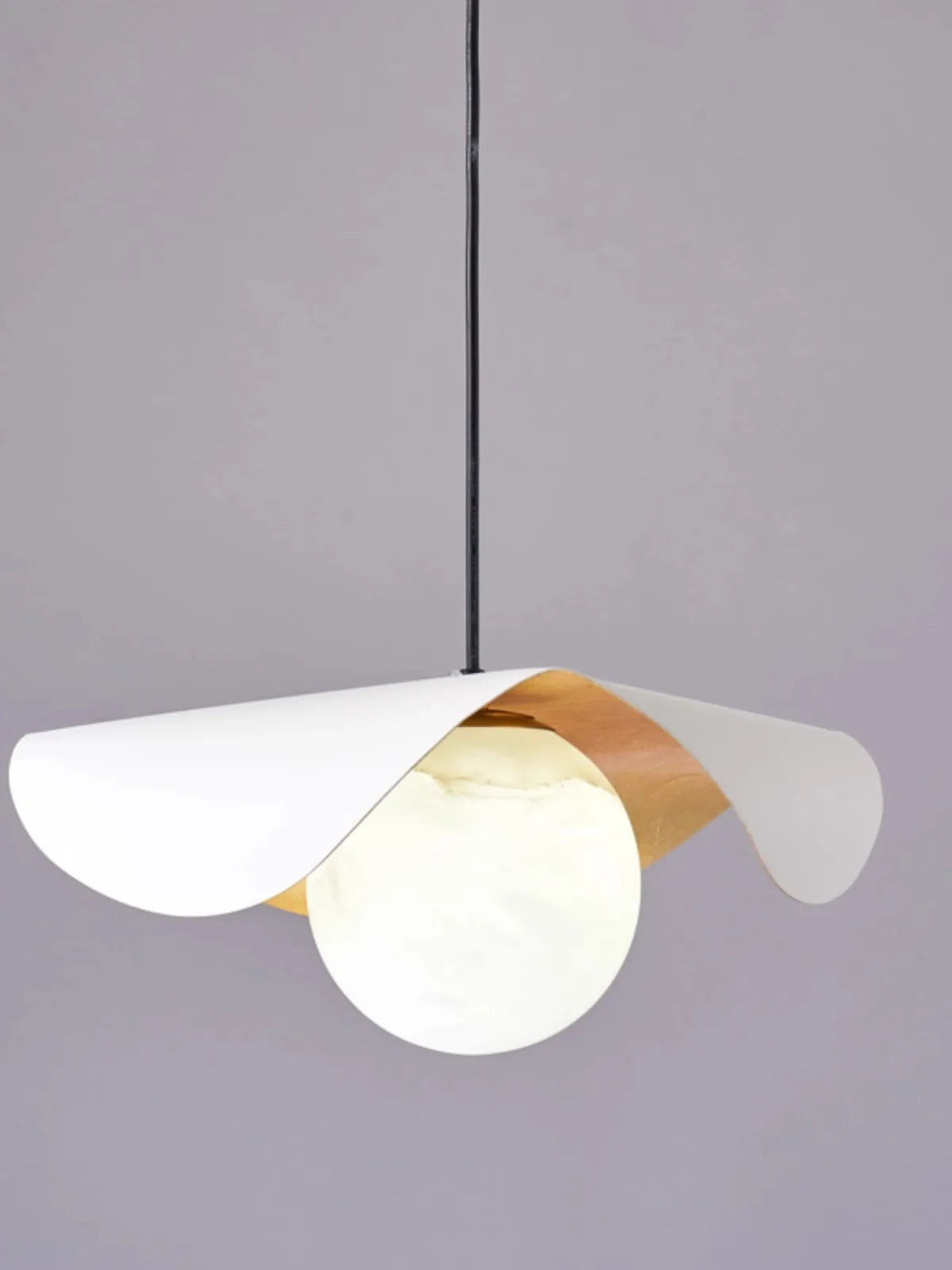 Brass and marble chandelier with suspension - vue 3 sur 16