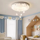 Doughnut-shaped ceiling light for a modern and cosy children's bedroom
