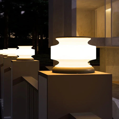 Waterproof solar LED light for modern outdoor garden and landscape lighting - vue 5 sur 8