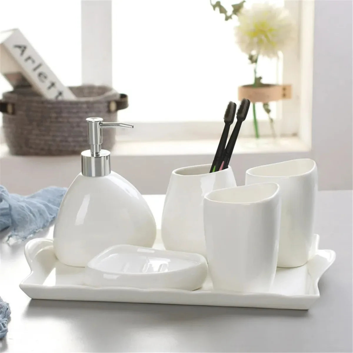 Nordic ceramic soap dispenser for bathroom - vue 2 sur 9