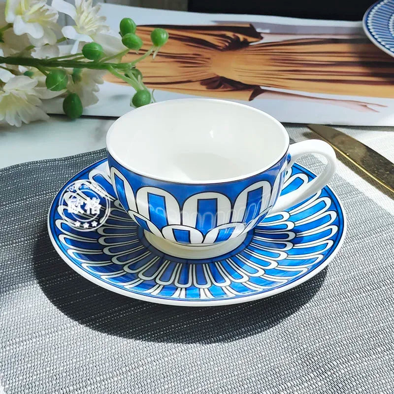 European style elegant seal motif plate for tea