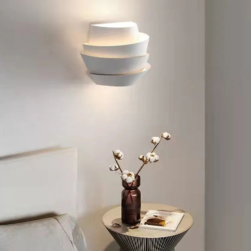 Metal wall light for artistic ambience decor