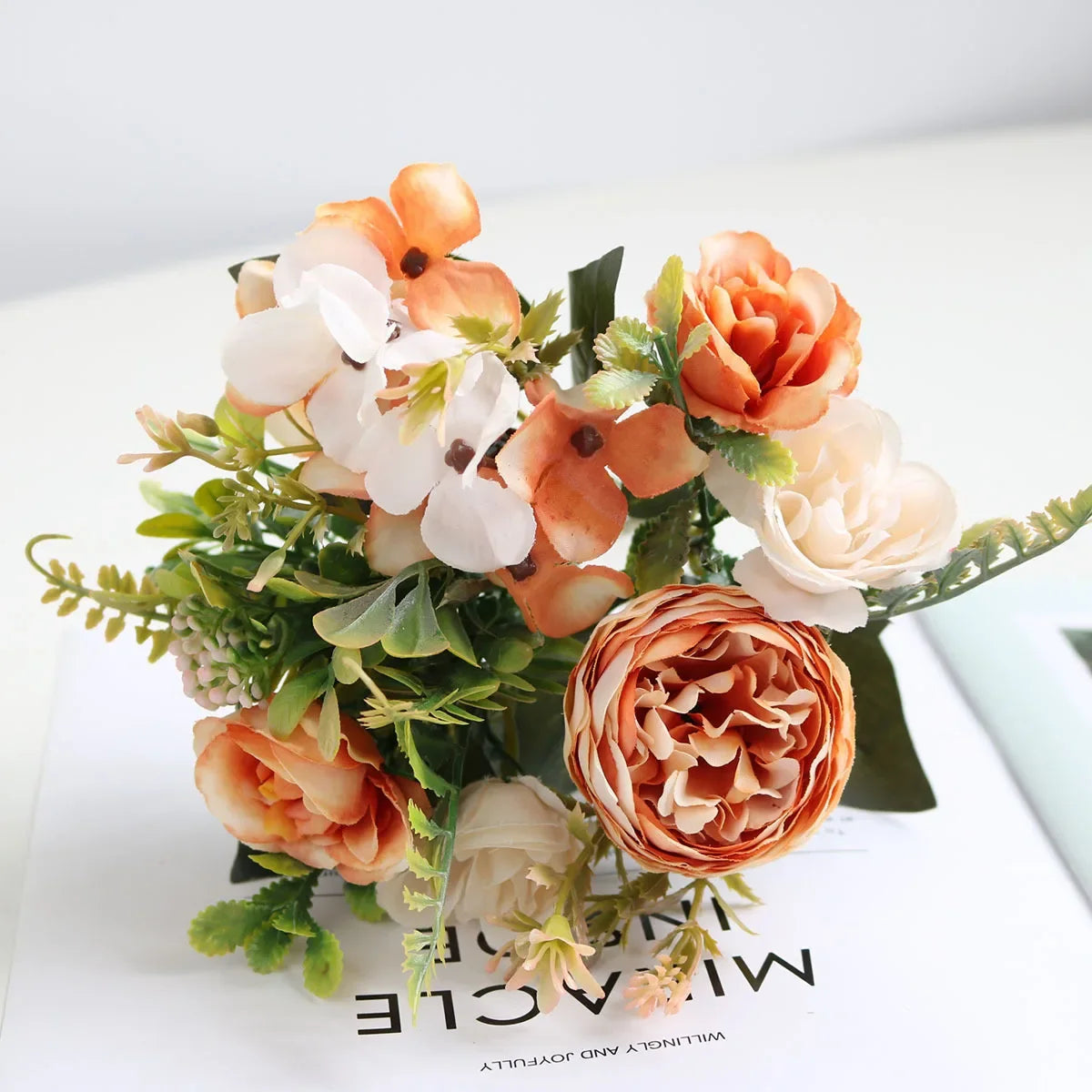 Small artificial flower bouquet for spring decoration and weddings - vue 35 sur 37