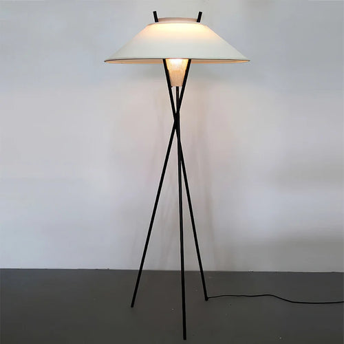 Modern Italian design triangular floor lamp with vintage shade - vue 3 sur 7