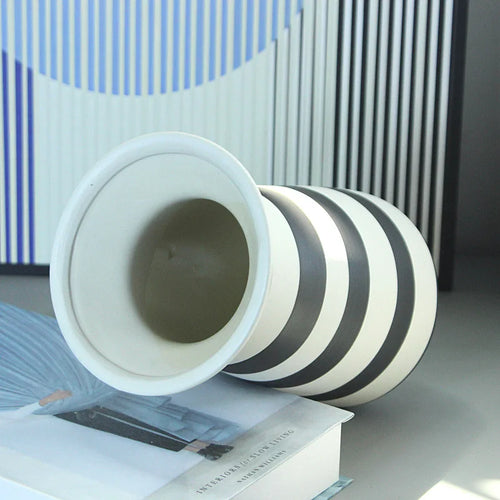 geometric striped ceramic vase for home decor - vue 6 sur 8