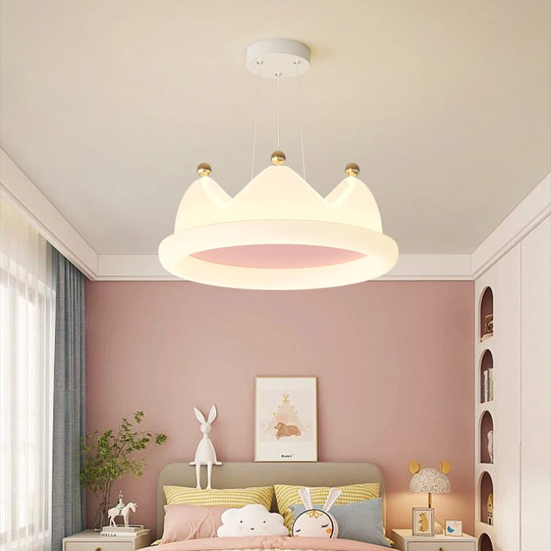 Romantic chandelier for modern little girl's bedroom