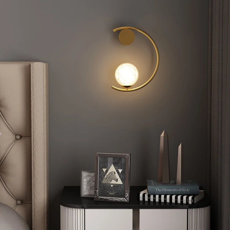 Modern gold metal wall light for a minimalist atmosphere