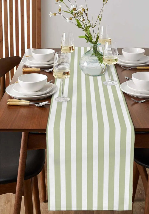 Sage green striped linen table runner farmhouse style - vue 4 sur 6
