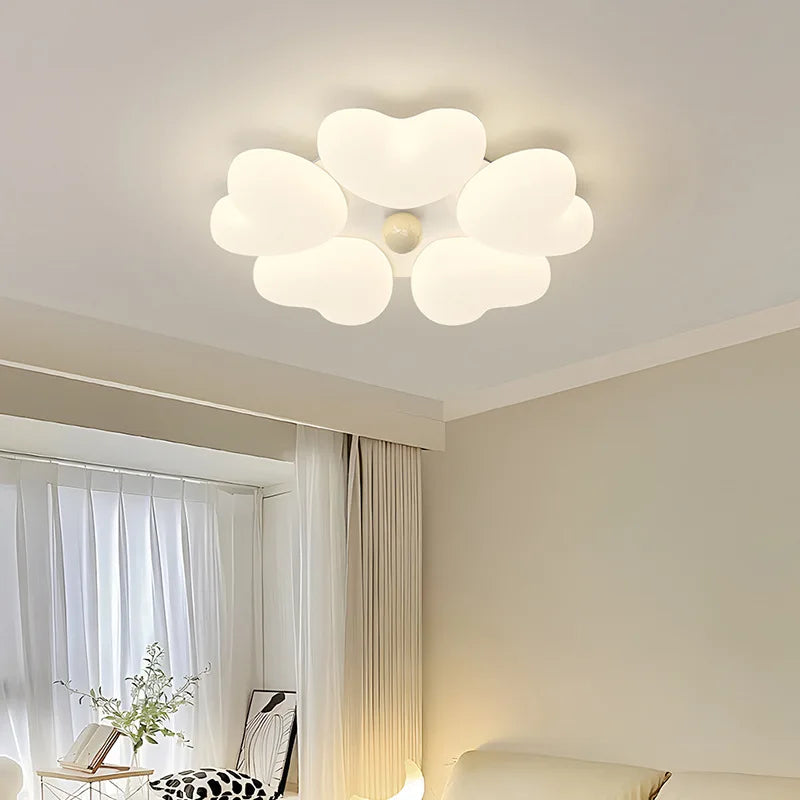 Modern romantic heart chandelier for children - vue 4 sur 8