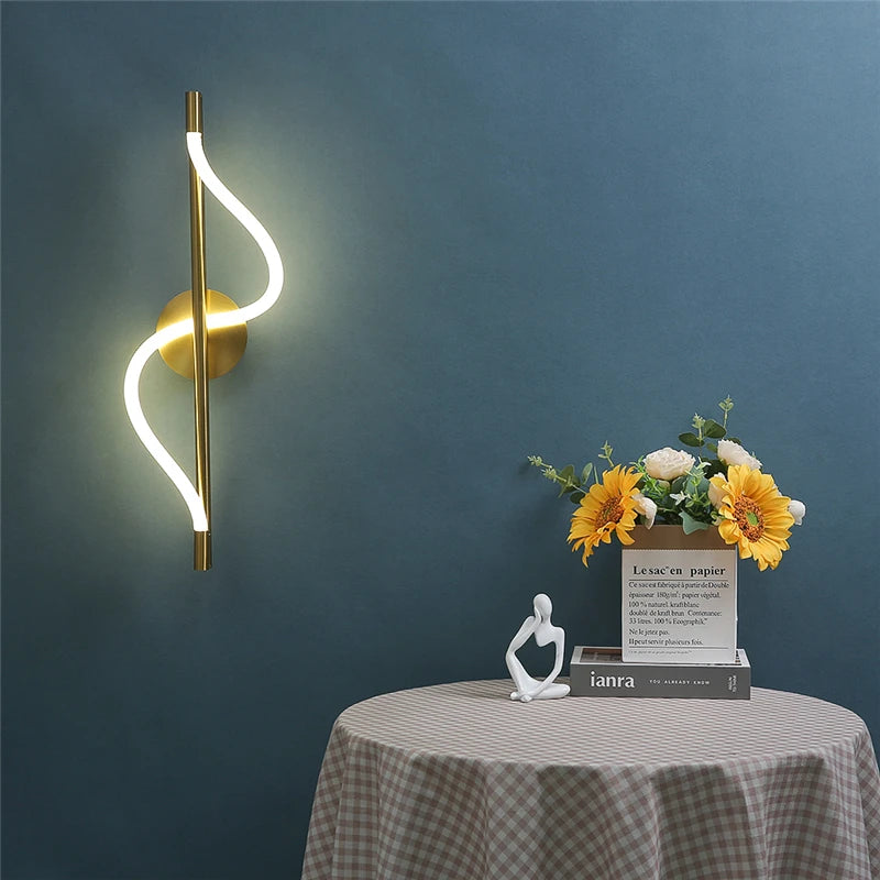 Minimalist acrylic wall light with nordic artistic lines